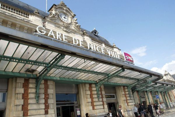 SNCF: plusieurs heures de retard des TGV Sud-Est à cause d'une panne électrique. Nice est touché.
