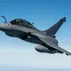 Le Rafale en plein vol. "Cet avion qui avait du mal à se vendre, vient d'être acheté par un troisième pays européen", se réjouit un représentant syndical de Dassault aviation en Gironde, au lendemain de la vente de 12 Rafale à la Serbie signée le 29 août 2024.