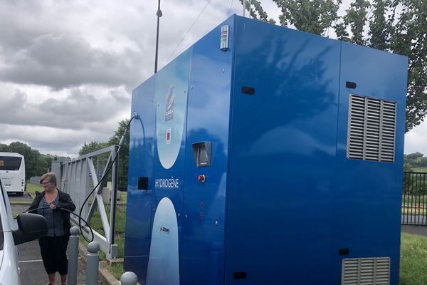 A Aurillac la première station de recharge pour véhicules à hydrogène a été mise en service, le 3 mai 2019. Mais le coût pour les particuliers reste exorbitant.