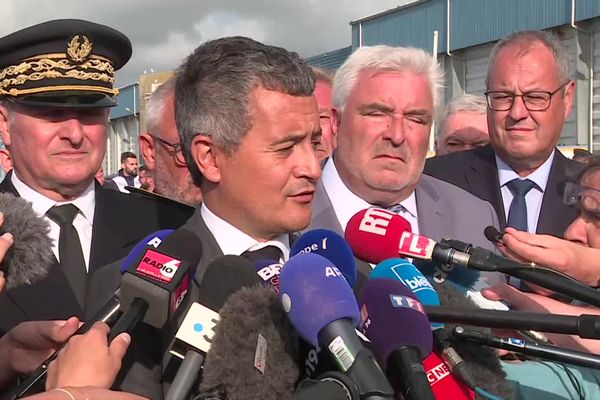 Gérald Darmanin en déplacement à Boulogne-sur-Mer suite au décès de douze migrants au large du Cap Gris-Nez.