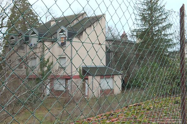 Le squat de Fontaine-lès-Dijon (Côte-d'Or), où une quarantaine de réfugiés a élu domicile fin octobre 2023.