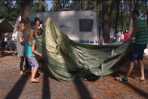 Arrivée des touristes aoûtiens au camping du Bois Simonet