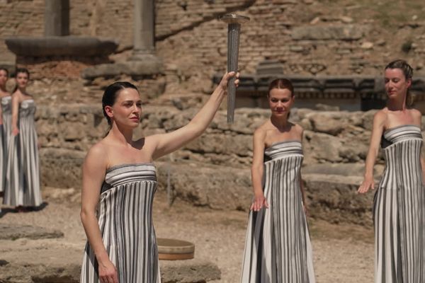 Ce lundi 15 avril, la grande répétition de l'allumage de la flamme olympique a eu lieu en Grèce. Des élèves venus d'Auvergne ont pu y assister.