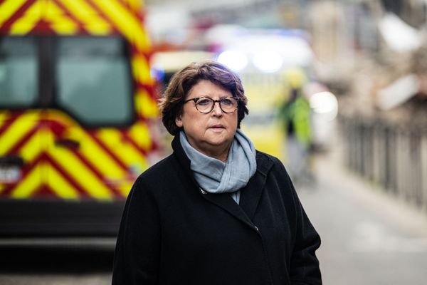 Martine Aubry, la maire de Lille, sur les lieux de l'effondrement des deux immeubles de la rue Pierre Mauroy, samedi 12 novembre 2022.