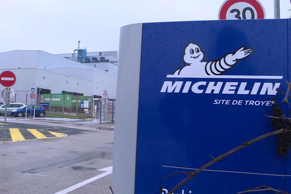 Michelin dans l'Aube, le salaire n'est pas 20% au dessus du smic selon la cgt su site de La Chapelle-Saint-Luc.