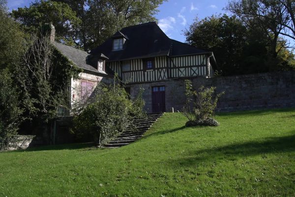 Une des parties du Vieux-Château de Veules-les-Roses.