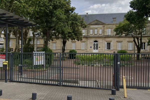 Le Bac Professionnel Animation Enfance et Personnes âgées (AEPA) est un des diplômes préparés au Lycée Victor Louis de Talence.