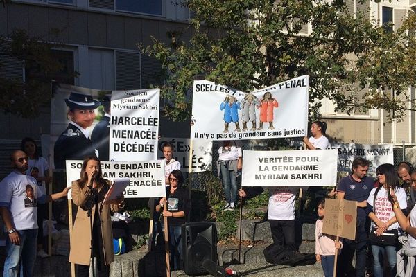 Devant le tribunal de Lyon, la famille de Myriam Sakhri demande justice - 24/10/18