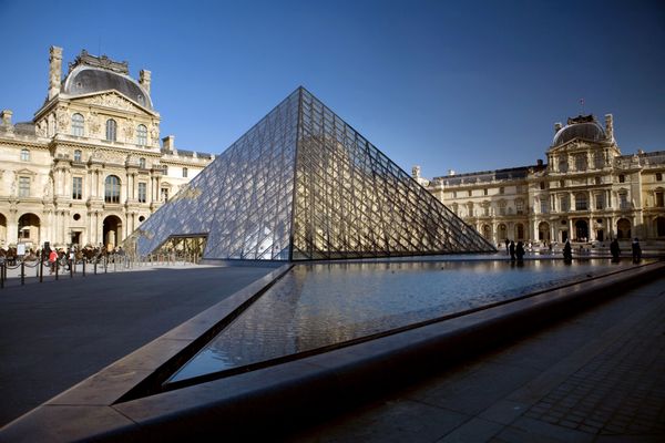 Depuis février 2021, le Louvre produit une série de podcasts sur certains de ses chefs-d'œuvre sous la forme d'une enquête policière.