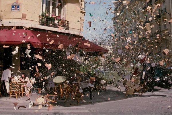 Dans "Inception" de Chris Nolan, un café parisien du 15e arrondissement vole en éclats. 