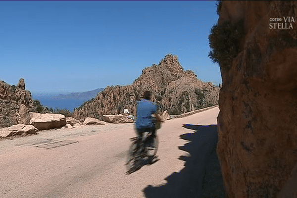 Les calanques de Piana en vélo électrique, c‘est possible avec l'appli Appebike. 