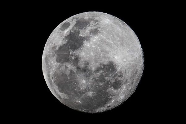 La plus grosse pleine lune de l'année sera observable ce mardi 8 avril. 