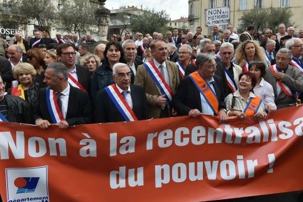 23 mai 2014 : une manifestation d'élus départementaux contre la "recentralisation du pouvoir"