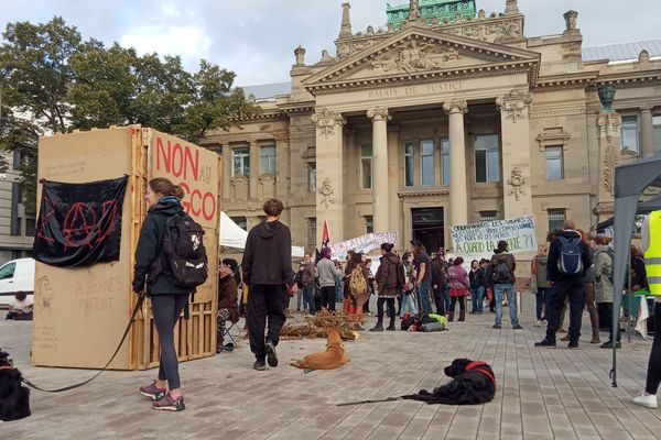 Une manifestation de soutien s'est tenue devant le Palais de justice en début de matinée le 25 septembre 2019.