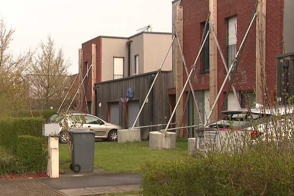 Une forêt d'étais dans ce quartier de Lomme.