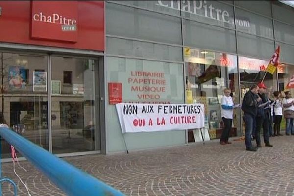 Une poignée de salariés a manifesté ce matin devant la librairie