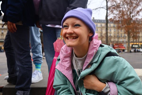 Pauline sur le tournage de "Cités" à Paris en décembre 2020