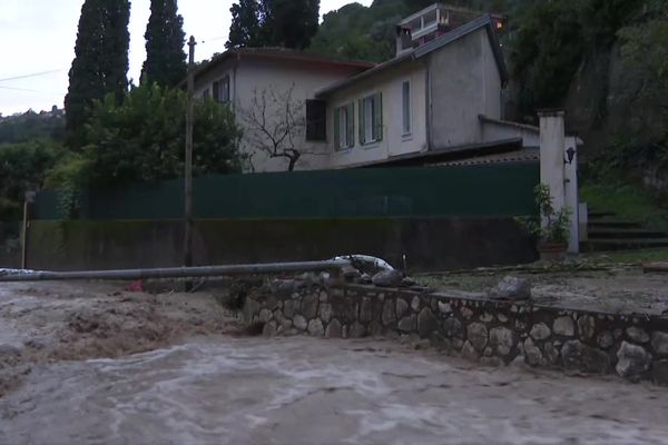 Un orage stationnaire au-dessus de Nice a provoqué en octobre 2024 la montée des eaux du Magnan, vallon qui traverse le quartier de la Madeleine à Nice.