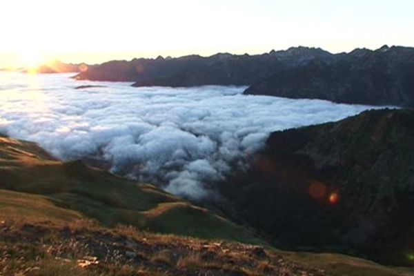 Mer de nuages au lever