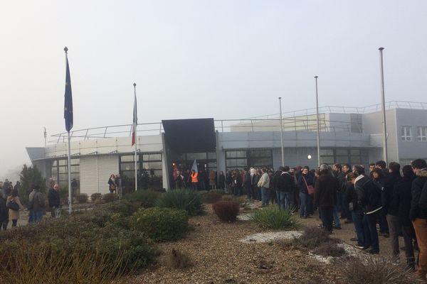 Les salarés de Thalès Avionics de Châtellerault en grève.