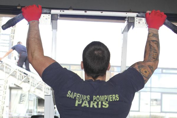 le caporal Mathieu Servan bat le record du monde de tractions le 20 mais 2017 à Boulogne