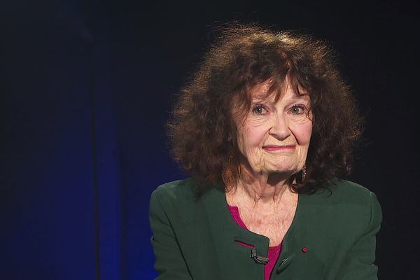 L'Iséroise Eva Thomas, 81 ans, a été la première femme à parler publiquement à la télévision, de l'inceste dont elle a été victime en 1986. Elle est membre de la Commission indépendante sur l'inceste et les violences sexuelles faites aux enfants (CIIVISE)