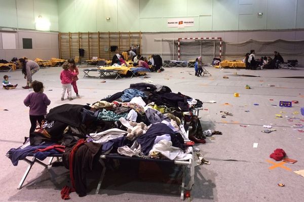 Le gymnase Toulouse-Lautrec accueille les sinistrés de la rue Bayard depuis l'incendie de leur immeuble.