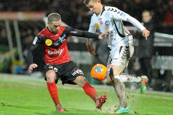 Les Rémois qui jouaient en blanc ont réussi à garder la tête hors de l'eau face à Guingamp.