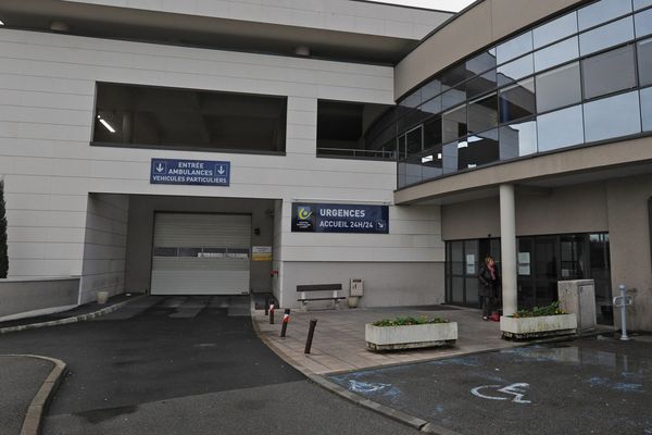 Les blessés ont été transportés à l'hôpital de Niort.