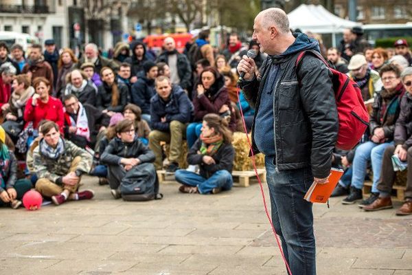 L'assemblée "Nuit Debout", samedi 9 avril sur la place de la République à Lille.