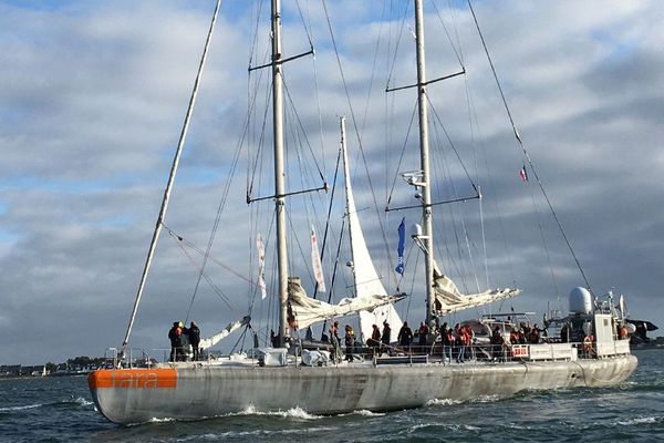 La goélette Tara de retour à Lorient après avoir sillonné les fleuves pour l’étude des micro-plastique. 