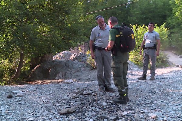 Sur les bords du Galeizon, des agents traquent les incivilités, notamment celles liées à l’usage du feu.