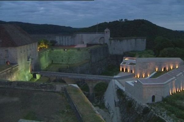 Besançon : c'est beau une citadelle, la nuit...