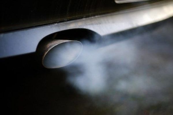 ""Notre objectif est qu'à terme le parc automobile soit à la fois réduit et dépollué" a expliqué Bruno Bernard, président du Grand Lyon