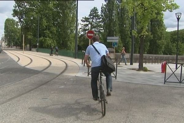 Plus de piste cyclable sur le pont de la République à Besançon