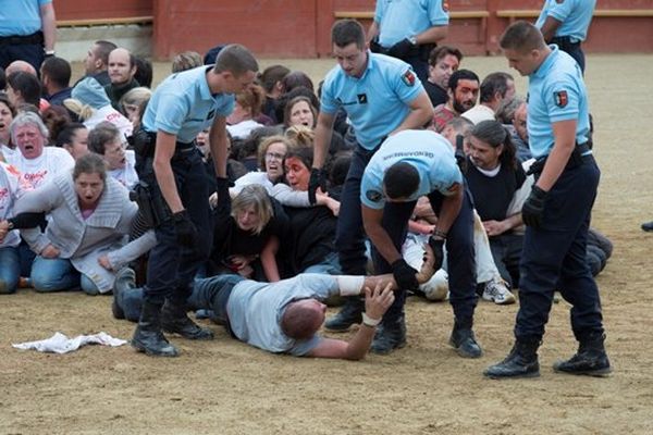 Manifestation anti-corridas à Rion des Landes le 24 août 2013