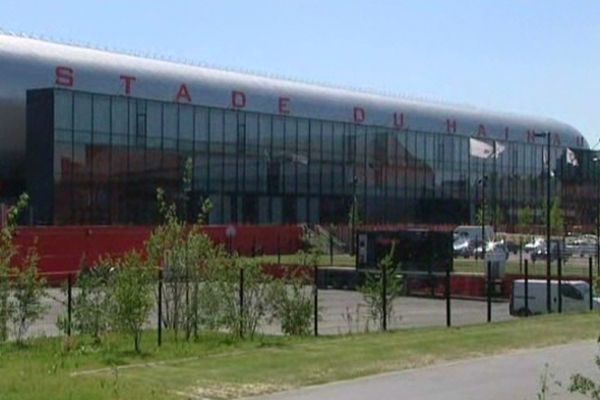 Le fringant stade du Hainaut s'apprête à accueillir pour la première fois un ballon ovale. Si les températures le veulent bien.