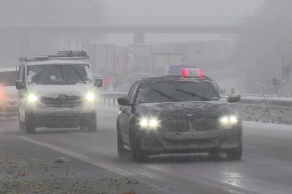 Les précipitations de neige et le verglas de la dépression Caetano ont généré plusieurs accidents sur l'autoroute A84 dans la Manche.