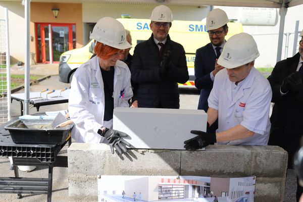 Pose de la première pierre des futures urgences de l'Hôpital Jacques Cœur de Bourges