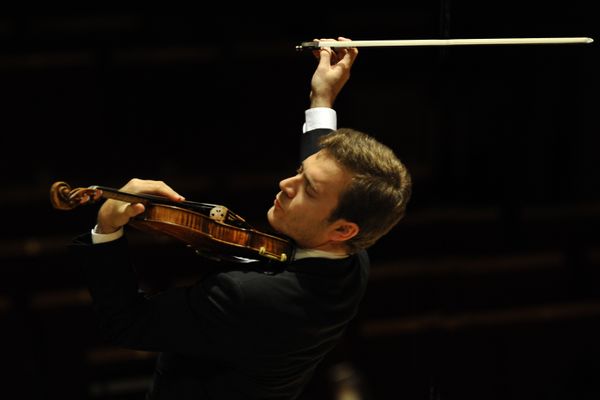 Renaud Capuçon s'est formé avec les plus grands tels que Carlo Maria Giulini, Claudio Abbado, Daniel Barenboïm ou encore Martha Argerich.