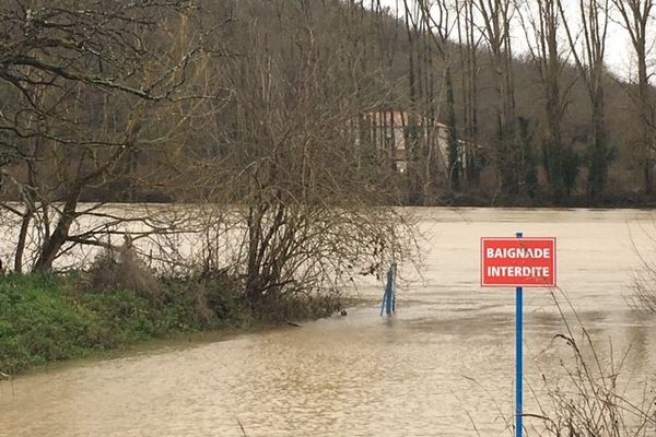 Dans le Lot-et-Garonne, la Garonne est en crue. A Tonneins elle devrait atteindre la cote de 8,20 en fin d'après-midi.