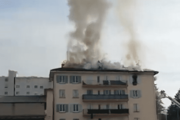 Un incendie s'est déclenché dans un immeuble d'habitation à Bagnols-sur-Cèze ce 21 janvier.