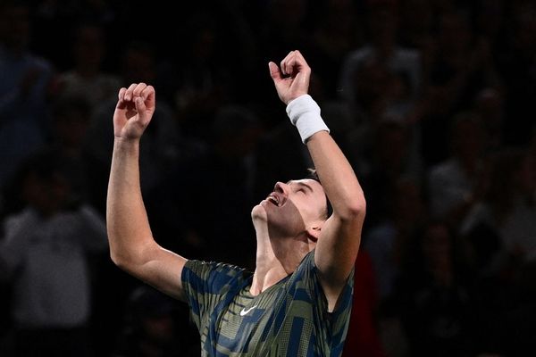 Holger Rune après sa victoire face à Novak Djokovic en finale des Masters 1000 de Paris.