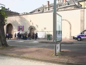 Des agents pénitentiaires ont manifesté, lundi 15 juillet, devant la maison d'arrêt de Limoges, en Haute-Vienne.