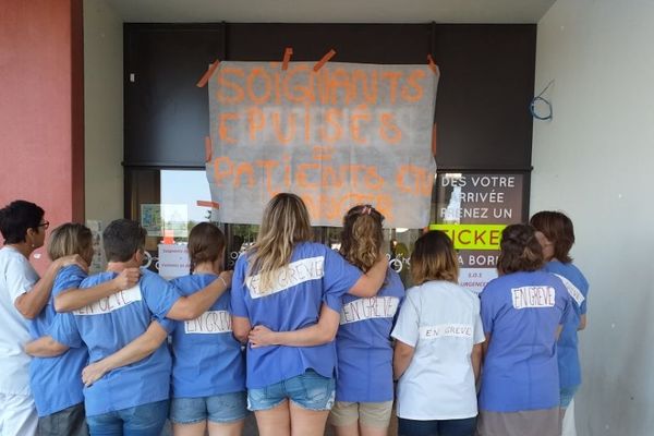 « Soignants épuisés, patients en danger ». Les infirmières et infirmiers des urgences de l'hôpital de Gleizé, dans le Rhône n'en peuvent plus. Le personnel a décidé de rejoindre le mouvement national, pour une durée illimitée.