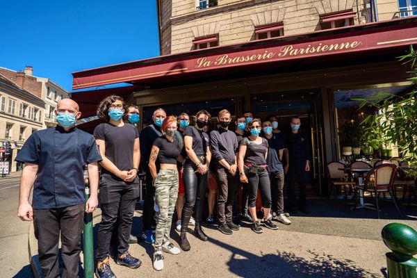 Les employés de la Brasserie Parisienne contestent la fermeture administrative de l'établissement pour non-respect du couvre-feu