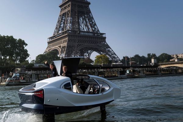 Un bateau SeaBubbles sur la Seine, lors d’une démonstration en mai 2018.