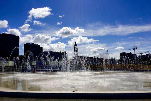 Le Havre en été entre la plage et le boulevard Clémenceau