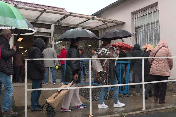 Chaque jeudi après-midi, Emmaüs à Brive est "pris d'assaut" !