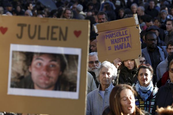 Du cours Julien à la mairie, les Marseillais ont une nouvelle fois exprimé leur colère. 